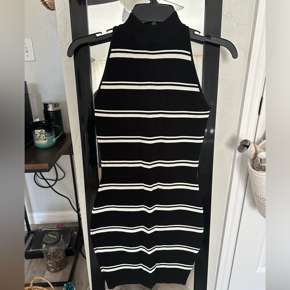 Medium black and white olivaceous dress